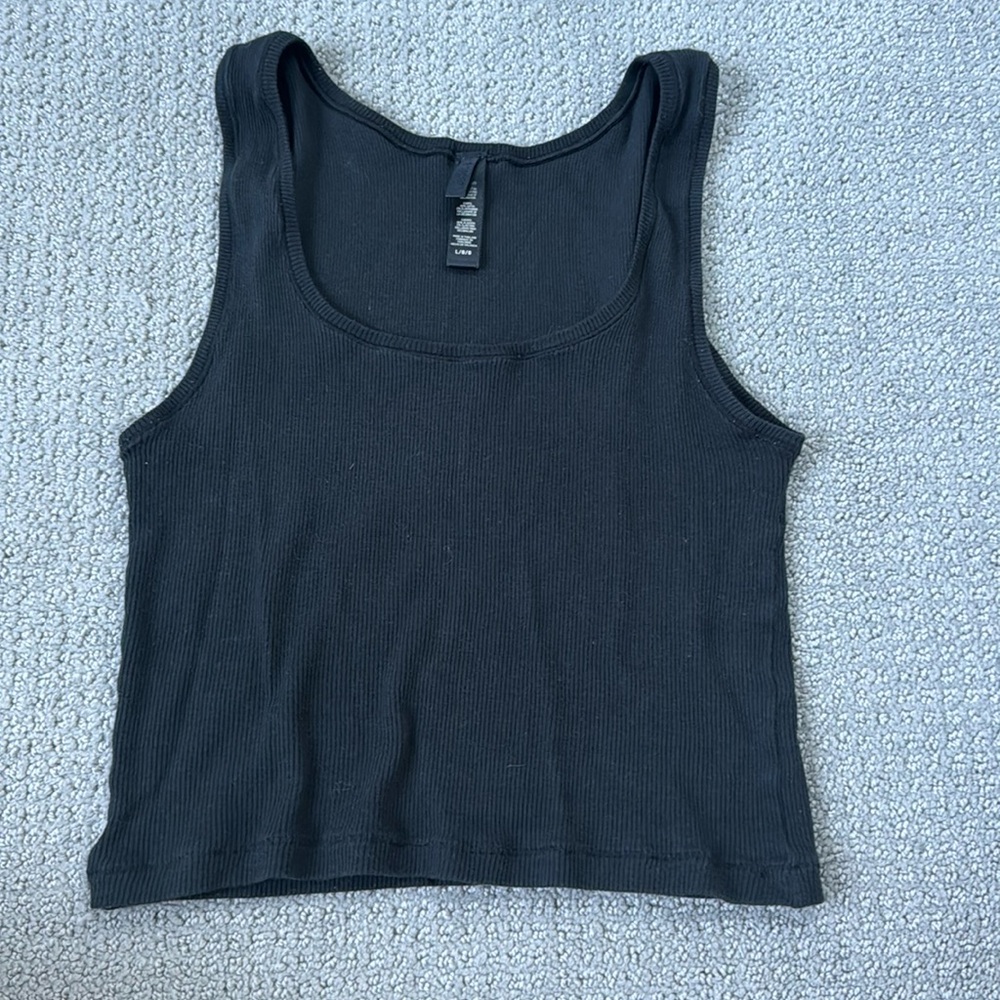 Skims crop black tank size Large